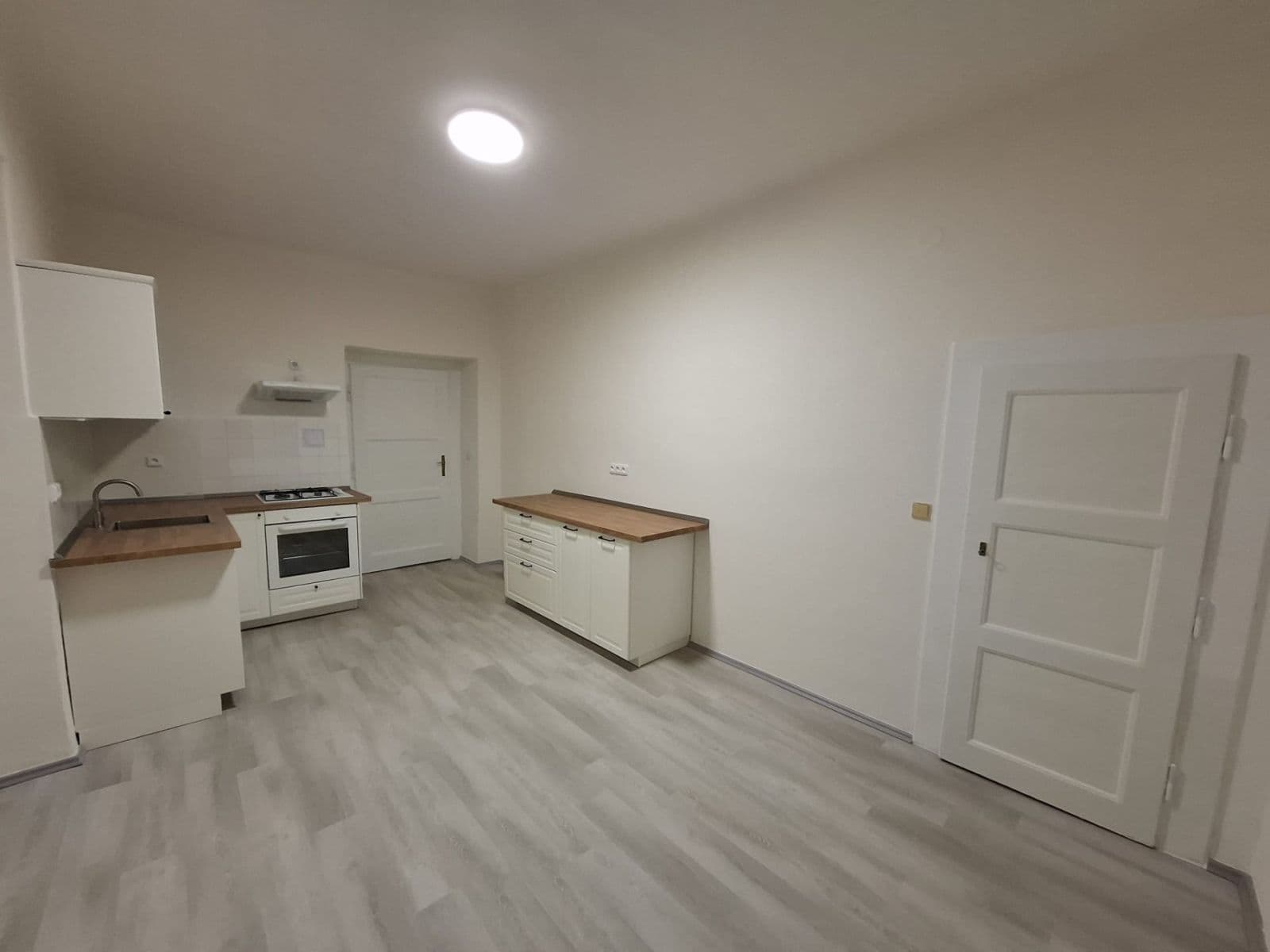 Prenájom bytu 2-izbový 72 m², Hartigova, Praha, Praha Prenájom bytu 2-izbový 72 m², Hartigova, Praha, Praha