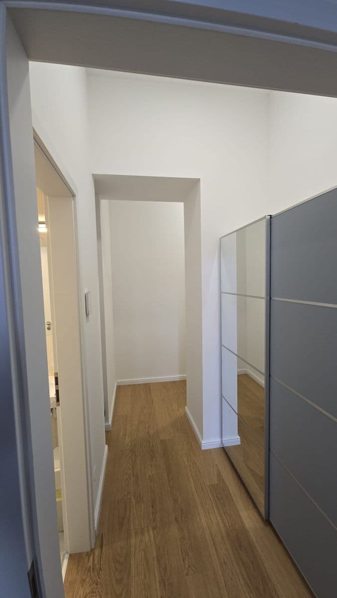 Prenájom bytu 32 m², Korunní, Praha, Praha Prenájom bytu 32 m², Korunní, Praha, Praha