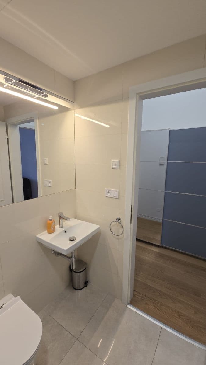 Prenájom bytu 32 m², Korunní, Praha, Praha Prenájom bytu 32 m², Korunní, Praha, Praha
