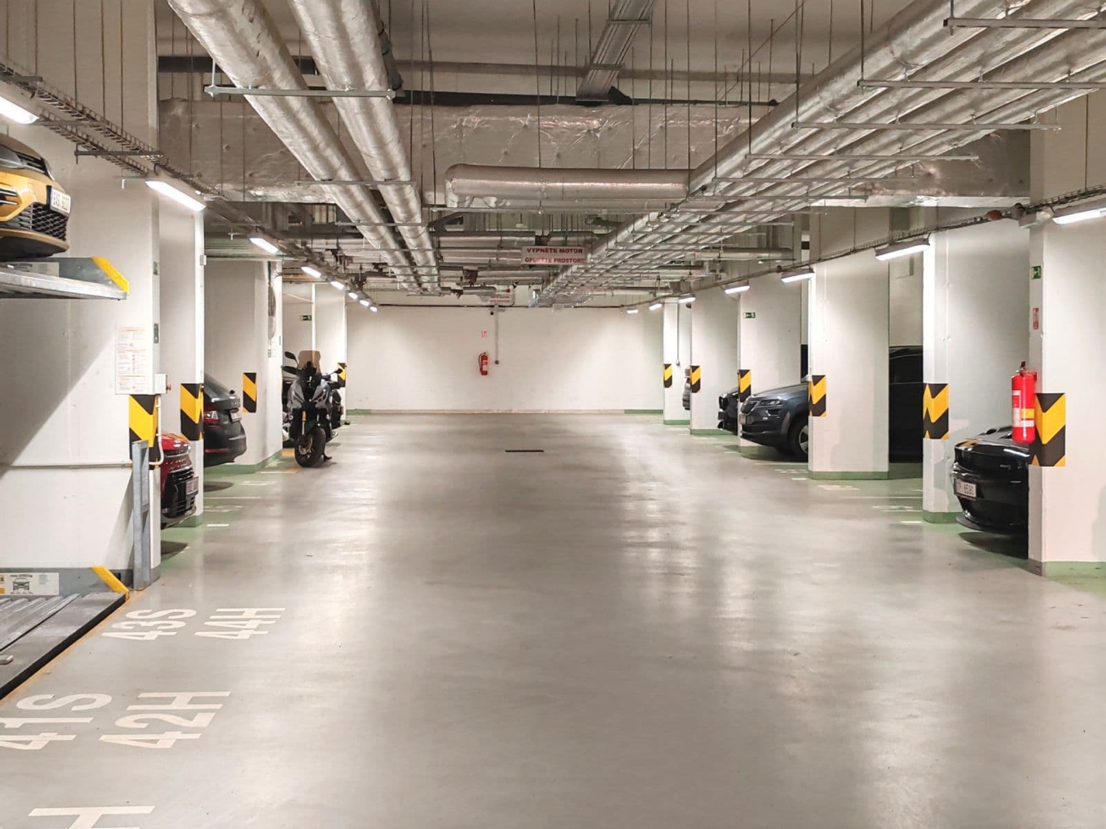 Prenájom garáže 14 m², Modrého, Praha, Praha Prenájom garáže 14 m², Modrého, Praha, Praha