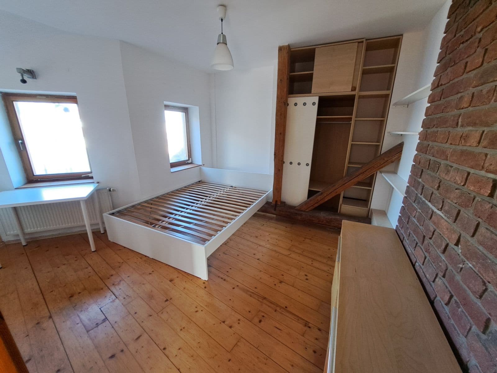 Prenájom bytu 5-izbový 200 m², Němejcova, Plzeň, Plzeňský kraj Prenájom bytu 5-izbový 200 m², Němejcova, Plzeň, Plzeňský kraj