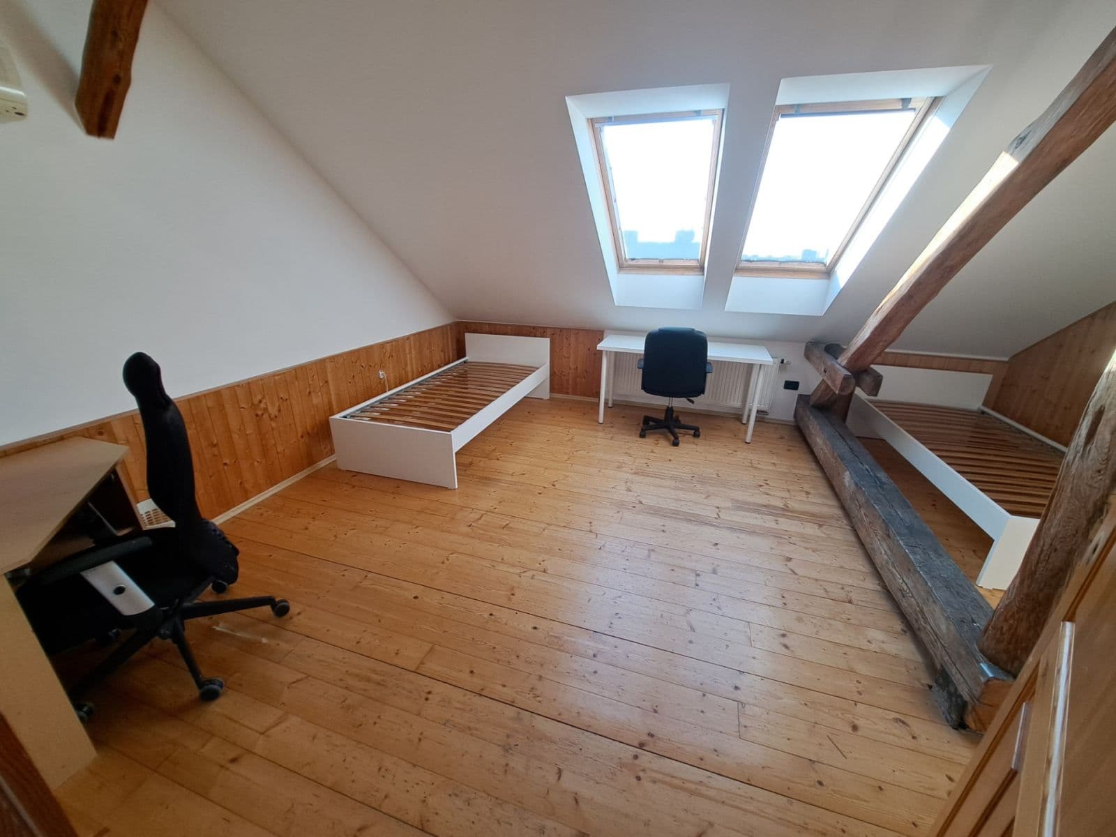 Prenájom bytu 5-izbový 200 m², Němejcova, Plzeň, Plzeňský kraj Prenájom bytu 5-izbový 200 m², Němejcova, Plzeň, Plzeňský kraj