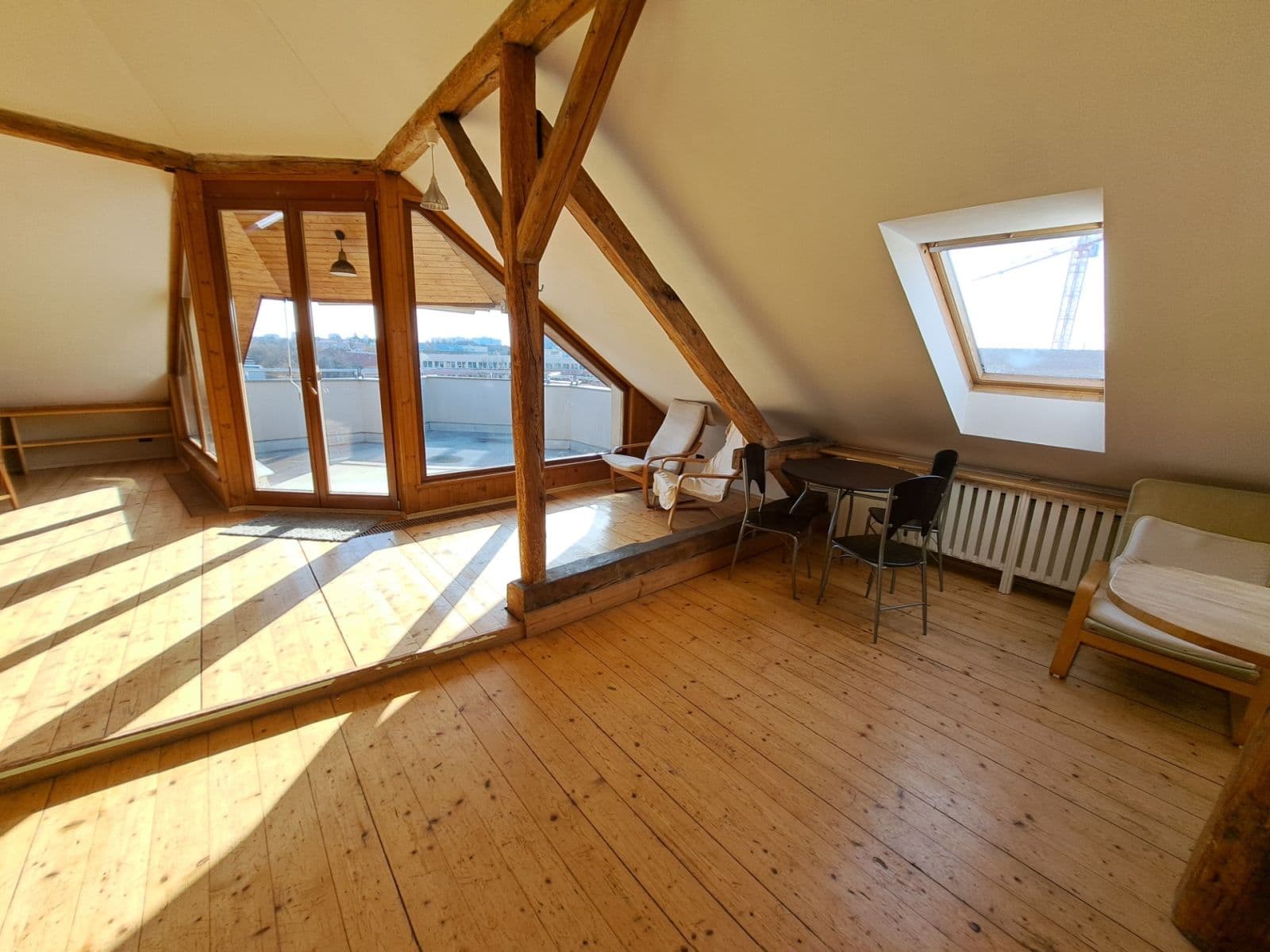 Prenájom bytu 5-izbový 200 m², Němejcova, Plzeň, Plzeňský kraj Prenájom bytu 5-izbový 200 m², Němejcova, Plzeň, Plzeňský kraj