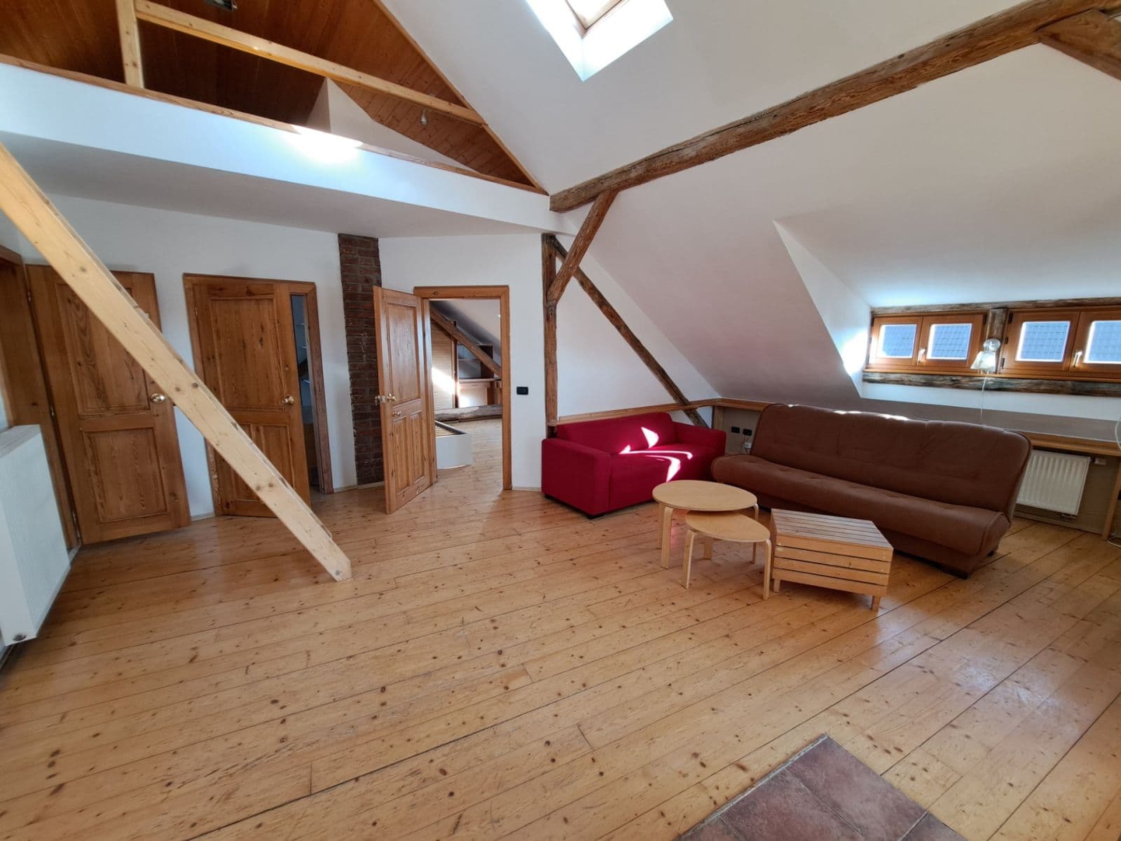 Prenájom bytu 5-izbový 200 m², Němejcova, Plzeň, Plzeňský kraj Prenájom bytu 5-izbový 200 m², Němejcova, Plzeň, Plzeňský kraj