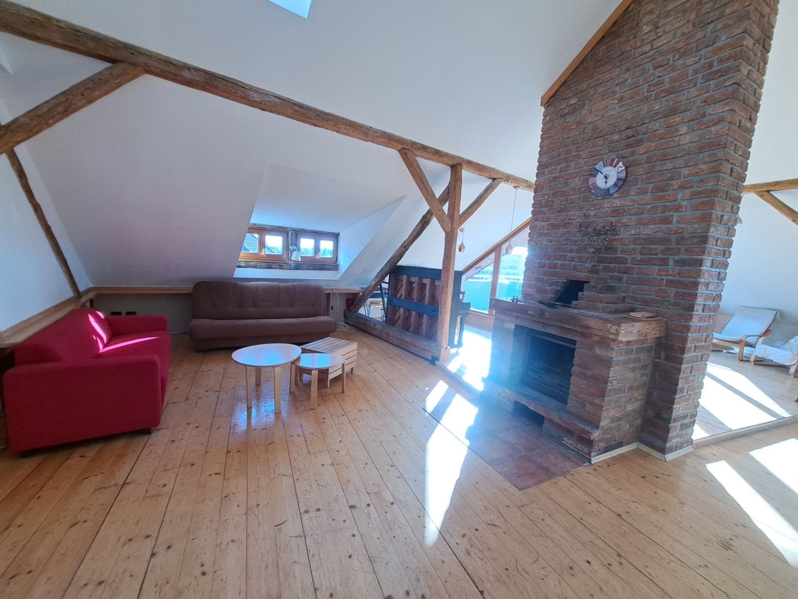 Prenájom bytu 5-izbový 200 m², Němejcova, Plzeň, Plzeňský kraj Prenájom bytu 5-izbový 200 m², Němejcova, Plzeň, Plzeňský kraj