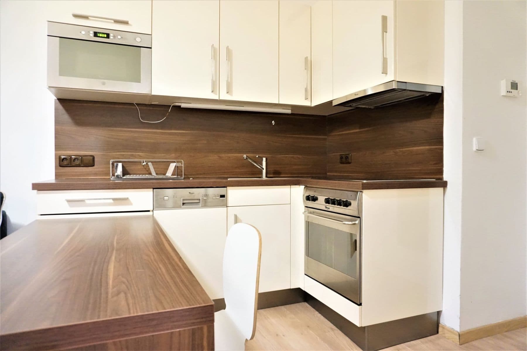 Prenájom bytu 3-izbový 55 m², náměstí Hrdinů, Praha, Praha Prenájom bytu 3-izbový 55 m², náměstí Hrdinů, Praha, Praha