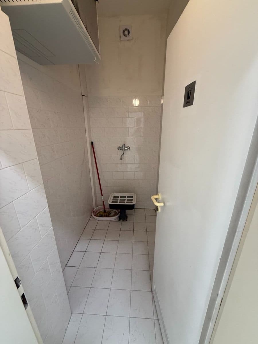 Prenájom nebytového priestoru 127 m², U Vlečky, Ústí nad Labem, Ústecký kraj Prenájom nebytového priestoru 127 m², U Vlečky, Ústí nad Labem, Ústecký kraj