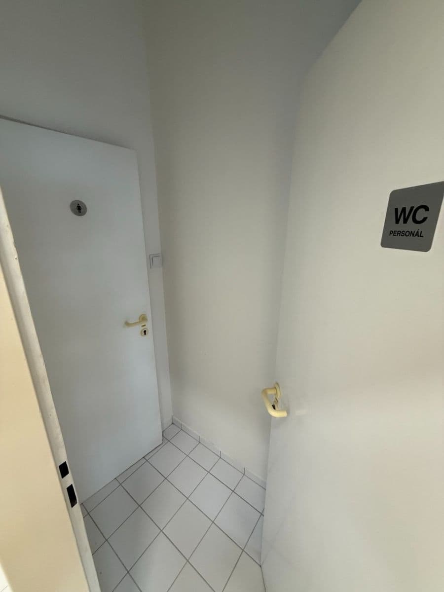 Prenájom nebytového priestoru 127 m², U Vlečky, Ústí nad Labem, Ústecký kraj Prenájom nebytového priestoru 127 m², U Vlečky, Ústí nad Labem, Ústecký kraj