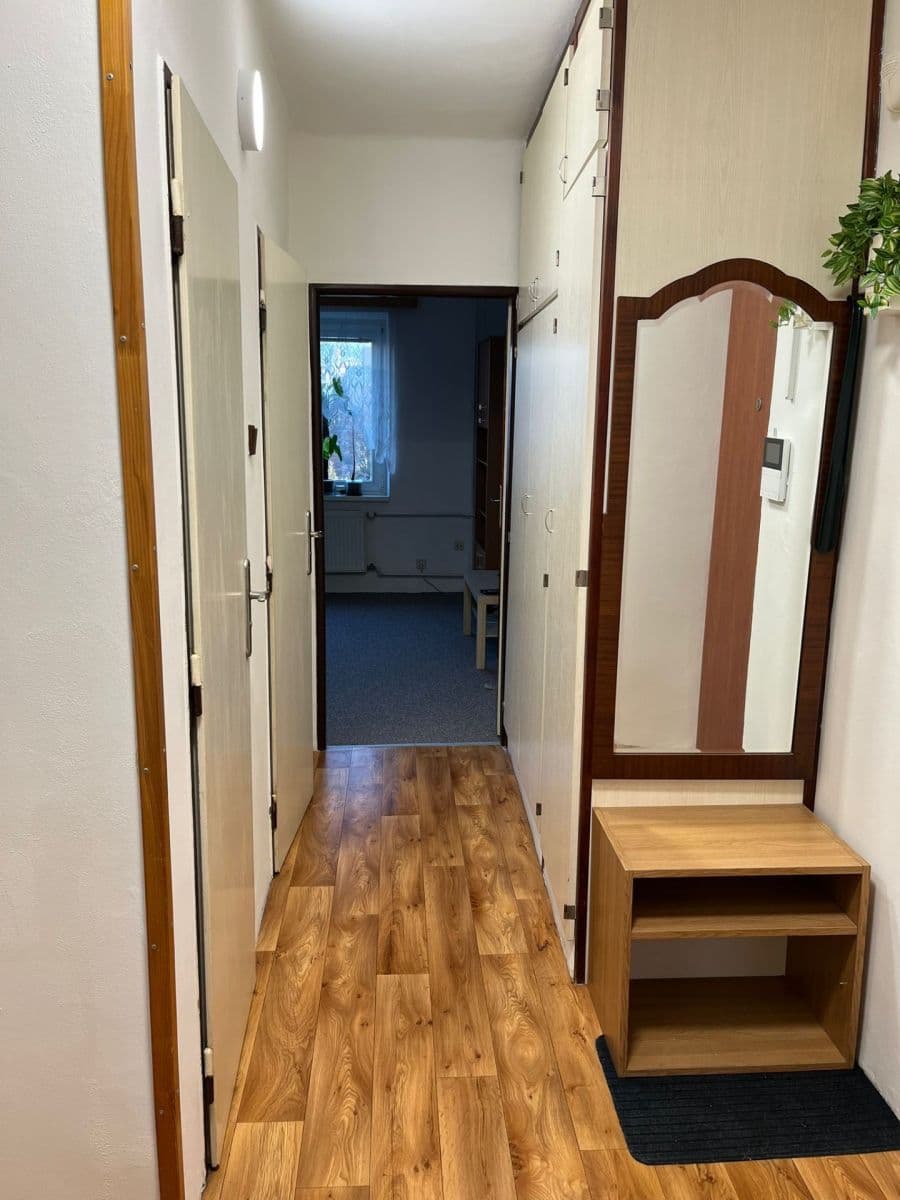 Prenájom bytu 3-izbový 54 m², Hlavní, Praha, Praha Prenájom bytu 3-izbový 54 m², Hlavní, Praha, Praha