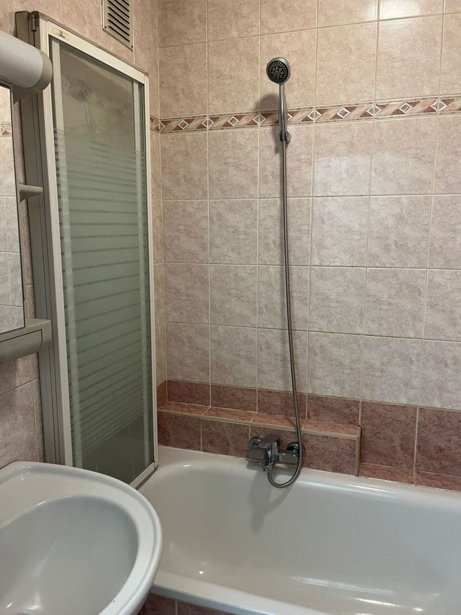 Prenájom bytu 3-izbový 54 m², Hlavní, Praha, Praha Prenájom bytu 3-izbový 54 m², Hlavní, Praha, Praha