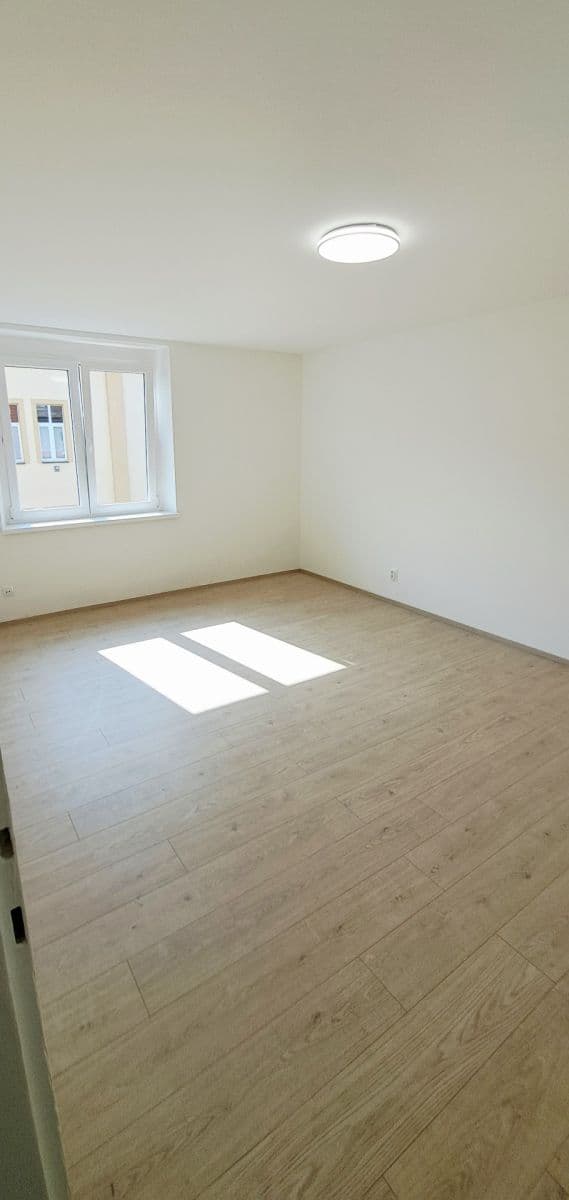 Prenájom bytu 1-izbový 50 m², Na Jíkalce, Plzeň, Plzeňský kraj Prenájom bytu 1-izbový 50 m², Na Jíkalce, Plzeň, Plzeňský kraj