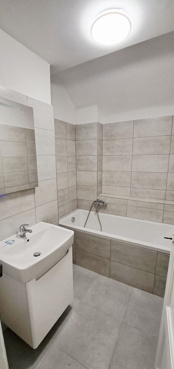 Prenájom bytu 1-izbový 50 m², Na Jíkalce, Plzeň, Plzeňský kraj Prenájom bytu 1-izbový 50 m², Na Jíkalce, Plzeň, Plzeňský kraj