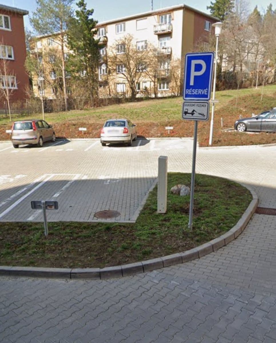 Prenájom garáže 13 m², Bělohorská, Brno, Jihomoravský kraj Prenájom garáže 13 m², Bělohorská, Brno, Jihomoravský kraj