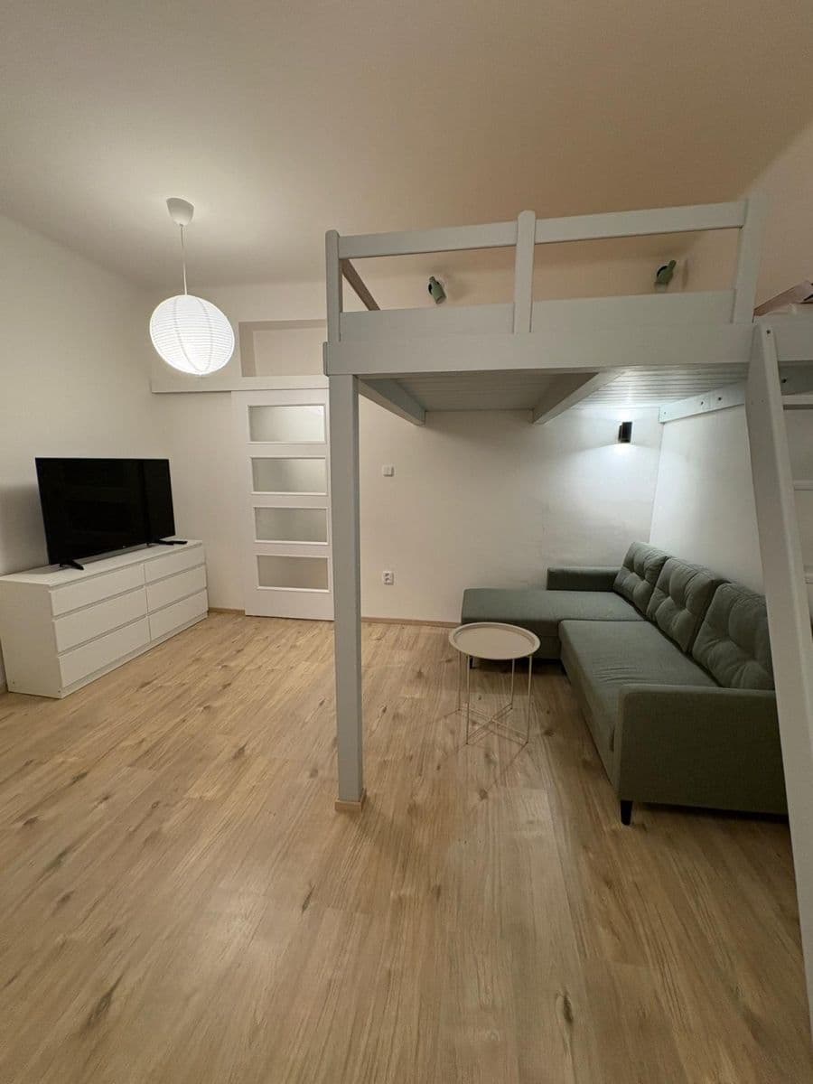 Prenájom bytu 1-izbový 33 m², Pod Strojírnami, Praha, Praha Prenájom bytu 1-izbový 33 m², Pod Strojírnami, Praha, Praha