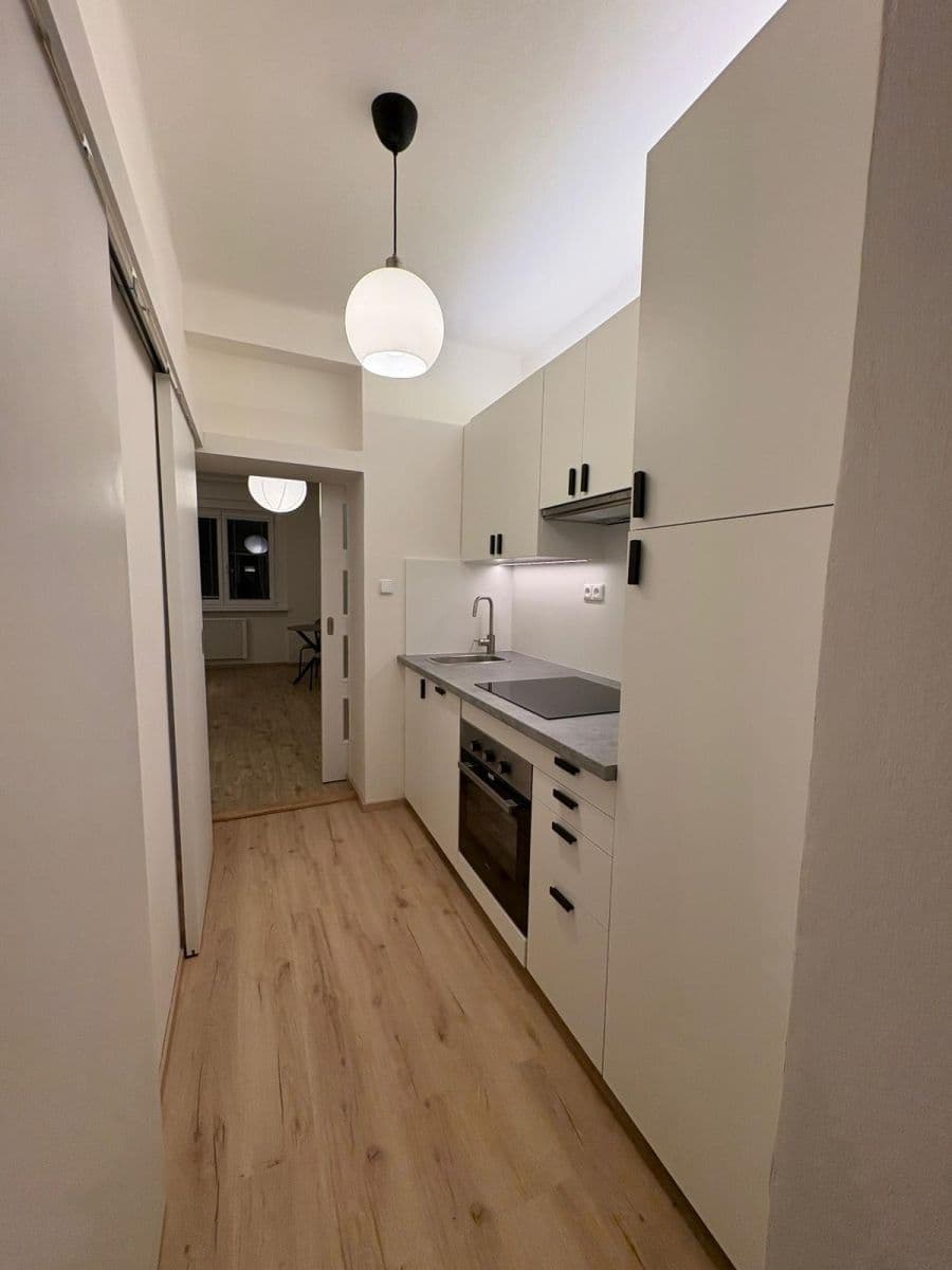 Prenájom bytu 1-izbový 33 m², Pod Strojírnami, Praha, Praha Prenájom bytu 1-izbový 33 m², Pod Strojírnami, Praha, Praha