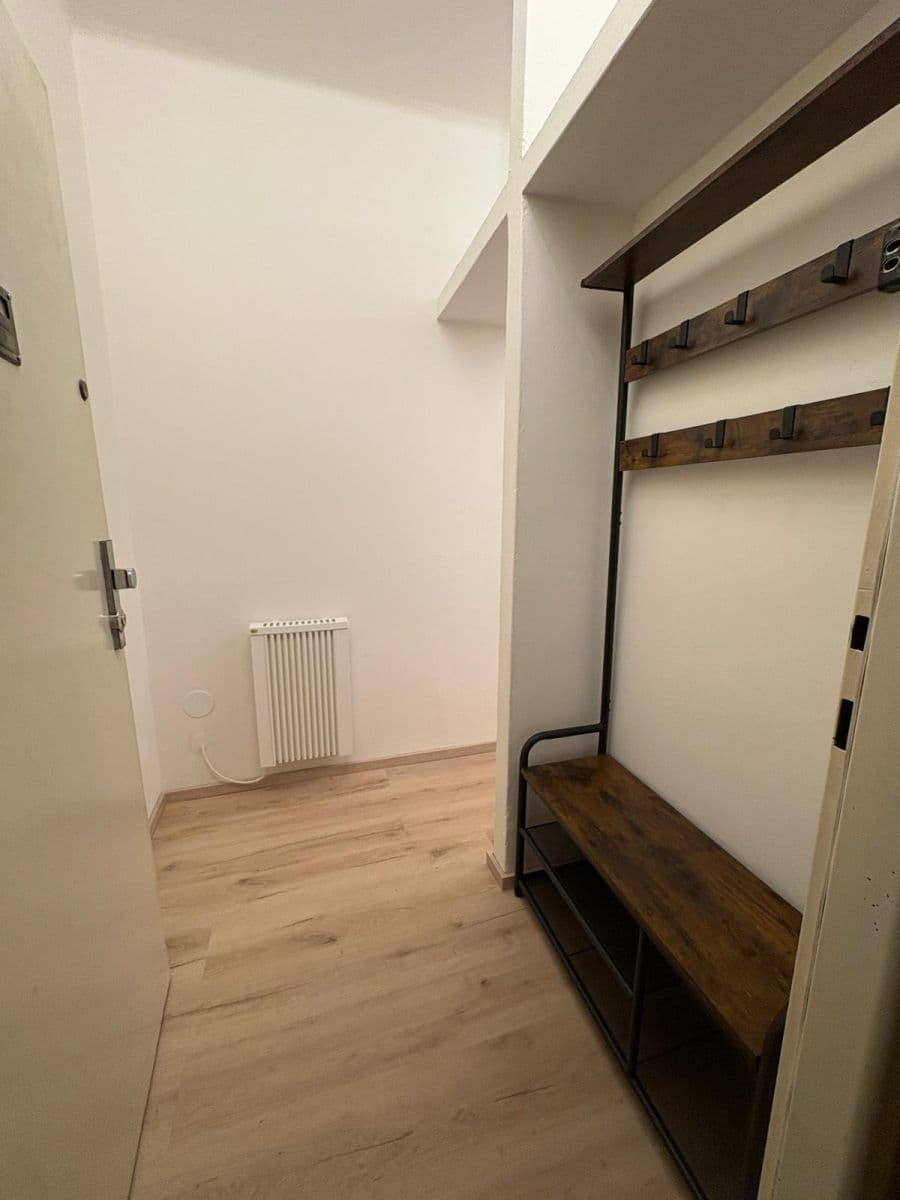 Prenájom bytu 1-izbový 33 m², Pod Strojírnami, Praha, Praha Prenájom bytu 1-izbový 33 m², Pod Strojírnami, Praha, Praha