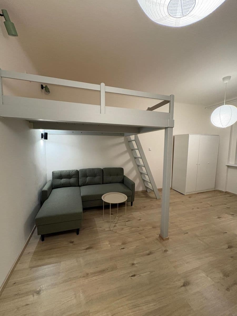 Prenájom bytu 1-izbový 33 m², Pod Strojírnami, Praha, Praha Prenájom bytu 1-izbový 33 m², Pod Strojírnami, Praha, Praha