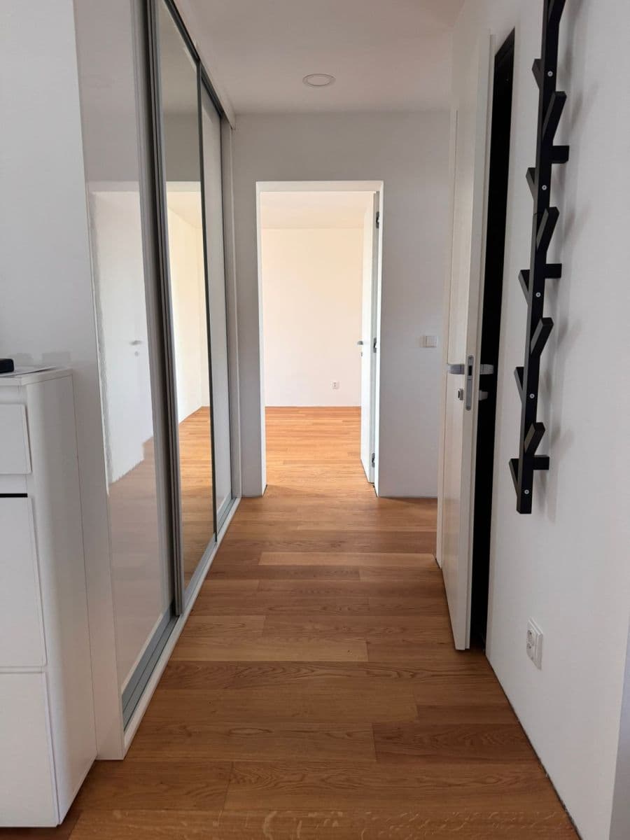 Prenájom bytu 3-izbový 75 m², Horní, Úžice, Středočeský kraj Prenájom bytu 3-izbový 75 m², Horní, Úžice, Středočeský kraj