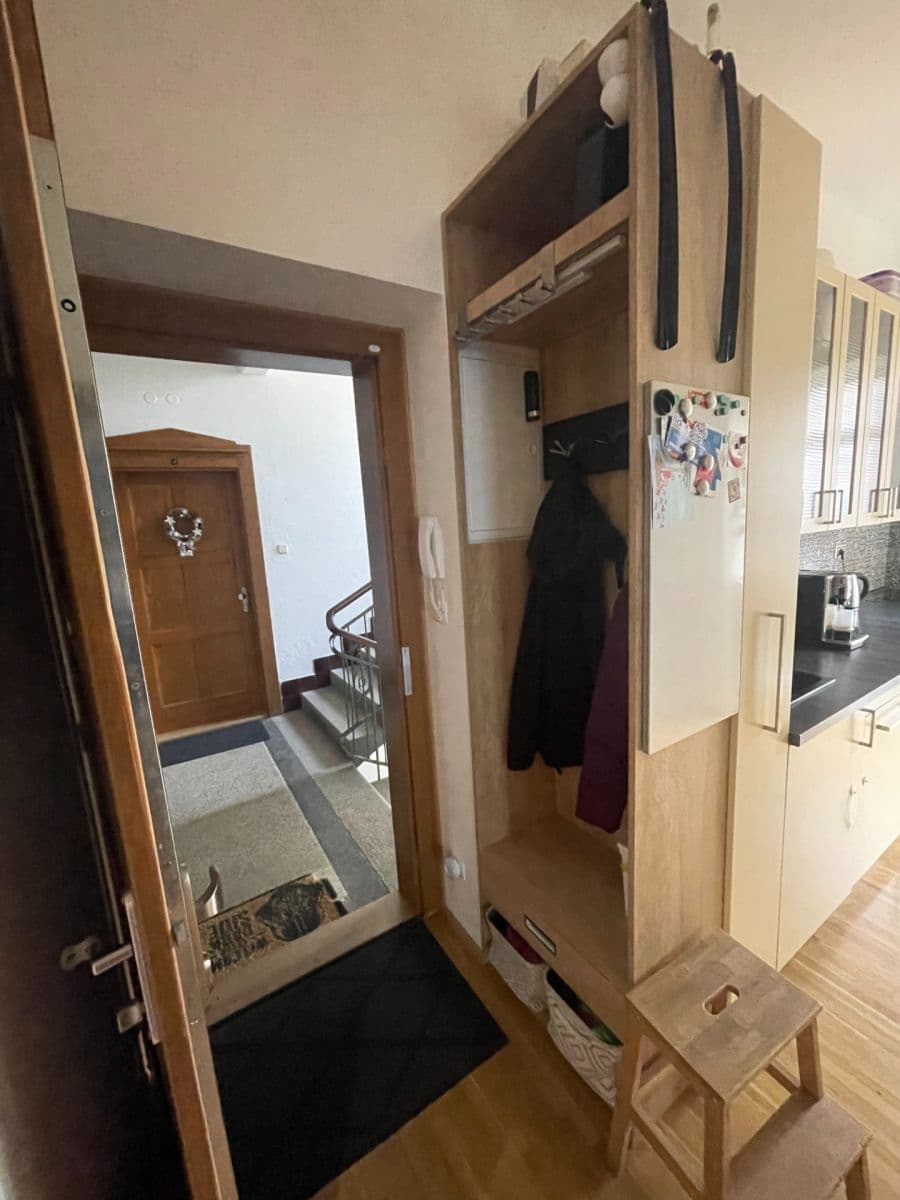 Prenájom bytu 3-izbový 70 m², V Holešovičkách, Praha, Praha Prenájom bytu 3-izbový 70 m², V Holešovičkách, Praha, Praha