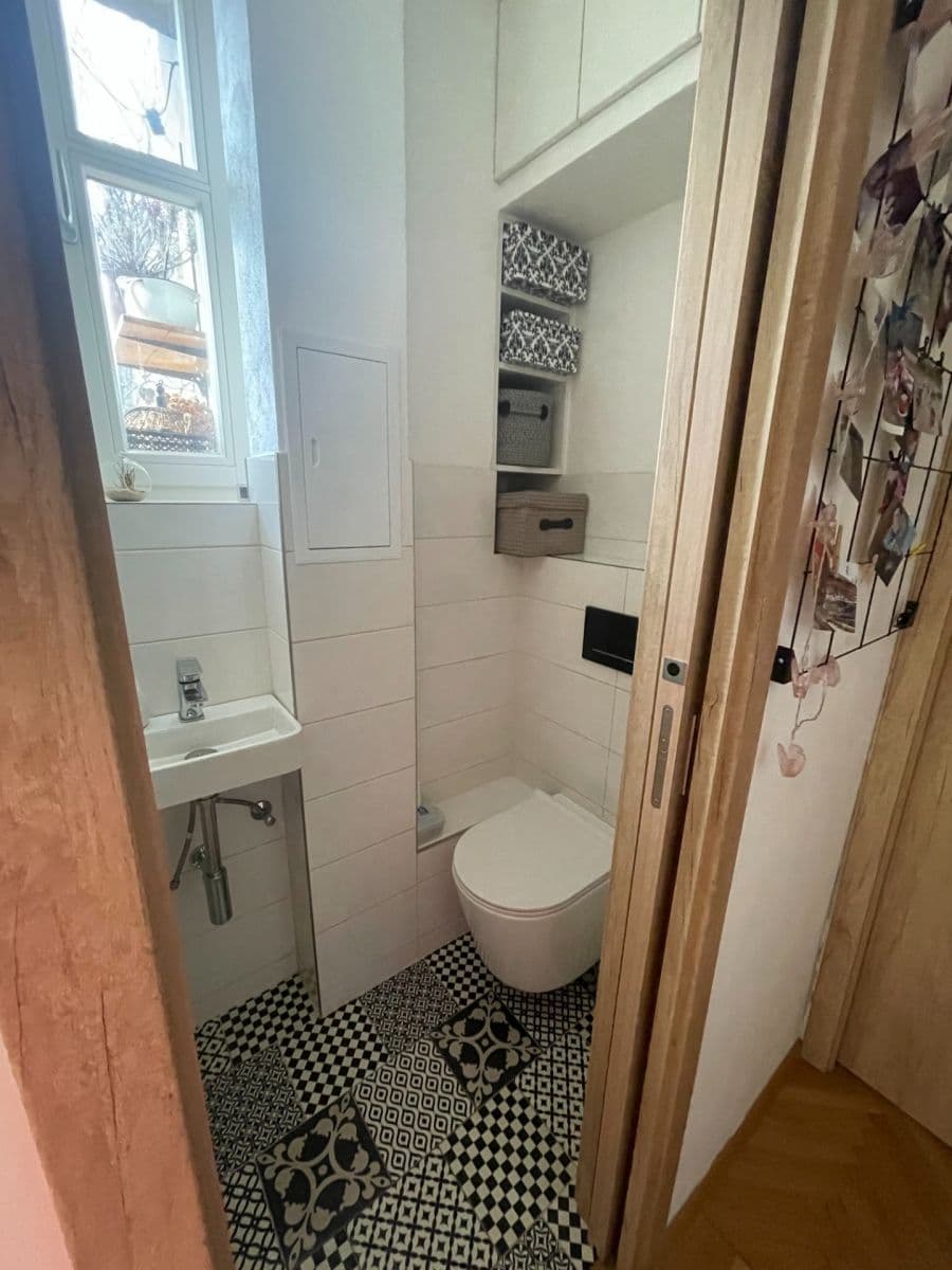 Prenájom bytu 3-izbový 70 m², V Holešovičkách, Praha, Praha Prenájom bytu 3-izbový 70 m², V Holešovičkách, Praha, Praha