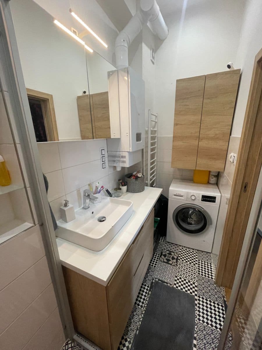 Prenájom bytu 3-izbový 70 m², V Holešovičkách, Praha, Praha Prenájom bytu 3-izbový 70 m², V Holešovičkách, Praha, Praha