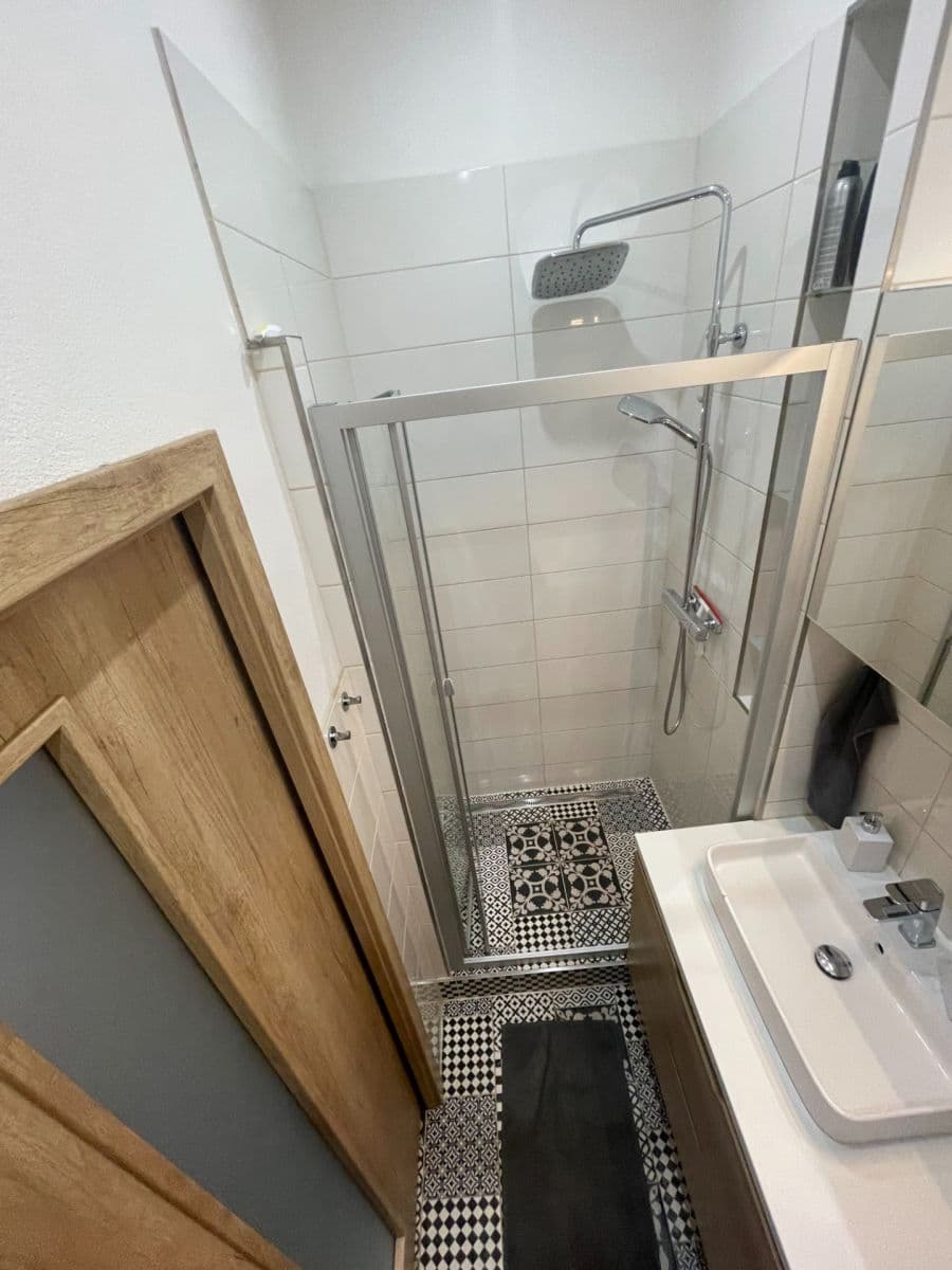 Prenájom bytu 3-izbový 70 m², V Holešovičkách, Praha, Praha Prenájom bytu 3-izbový 70 m², V Holešovičkách, Praha, Praha