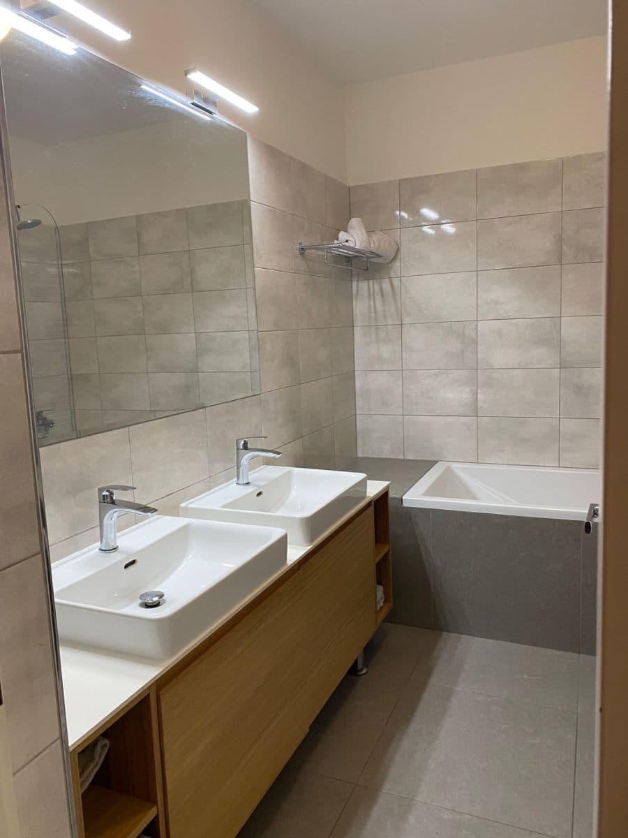 Prenájom bytu 132 m², Sokolovská, Praha, Praha Prenájom bytu 132 m², Sokolovská, Praha, Praha