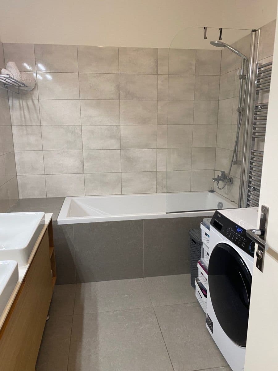 Prenájom bytu 132 m², Sokolovská, Praha, Praha Prenájom bytu 132 m², Sokolovská, Praha, Praha