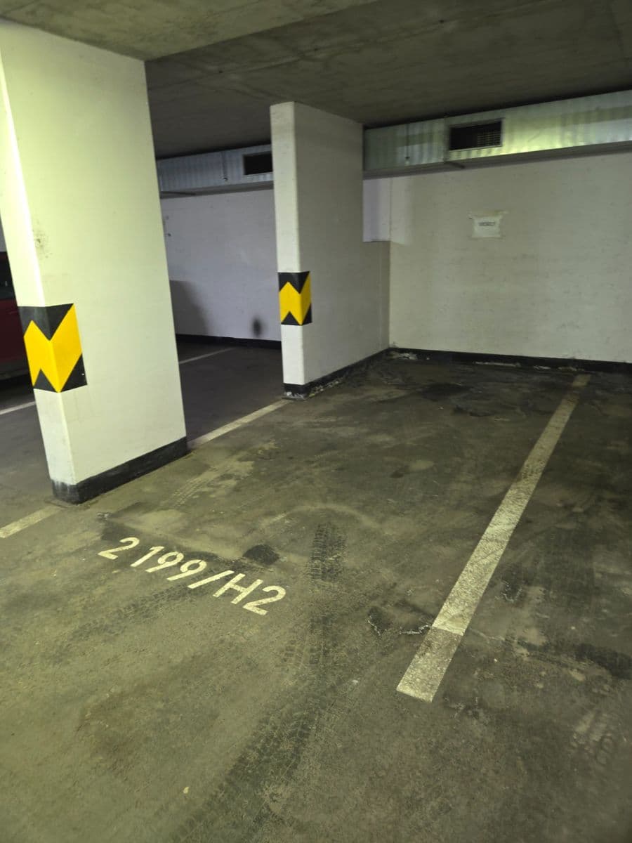 Prenájom garáže 15 m², Praha, Praha Prenájom garáže 15 m², Praha, Praha