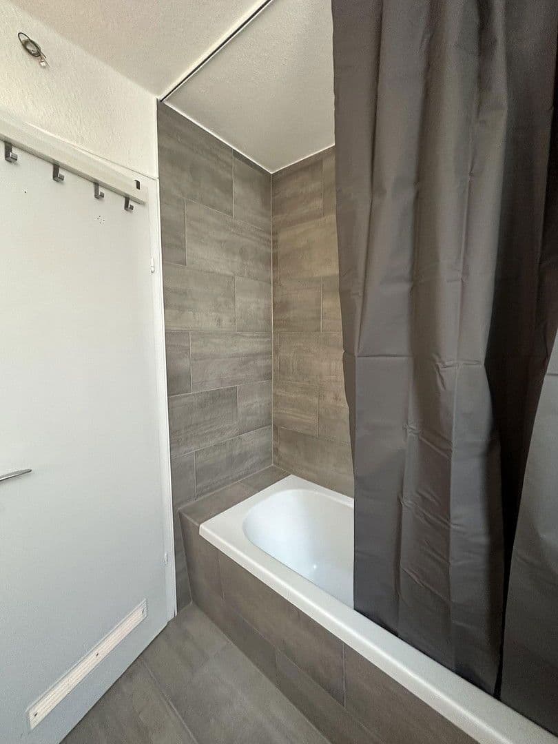 Prenájom bytu 2-izbový 47 m², Mannheim, Bádensko-Wurttembersko Prenájom bytu 2-izbový 47 m², Mannheim, Bádensko-Wurttembersko