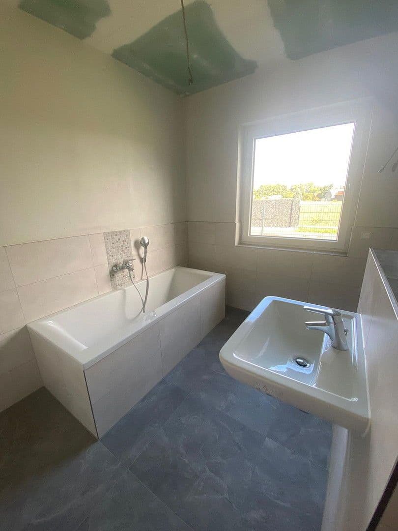 Predaj domu 151 m², pozemek 900 m², Ponnsdorfer Weg 4, Sonnewalde, Brandenbursko Predaj domu 151 m², pozemek 900 m², Ponnsdorfer Weg 4, Sonnewalde, Brandenbursko