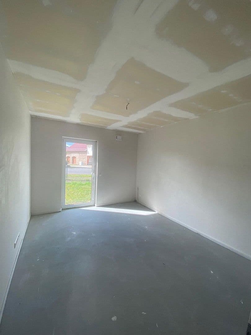 Predaj domu 151 m², pozemek 900 m², Ponnsdorfer Weg 4, Sonnewalde, Brandenbursko Predaj domu 151 m², pozemek 900 m², Ponnsdorfer Weg 4, Sonnewalde, Brandenbursko