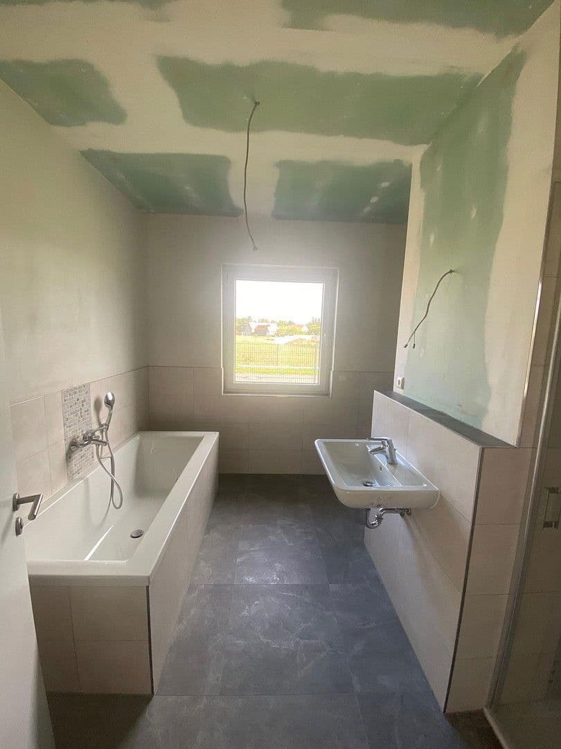 Predaj domu 151 m², pozemek 900 m², Ponnsdorfer Weg 4, Sonnewalde, Brandenbursko Predaj domu 151 m², pozemek 900 m², Ponnsdorfer Weg 4, Sonnewalde, Brandenbursko