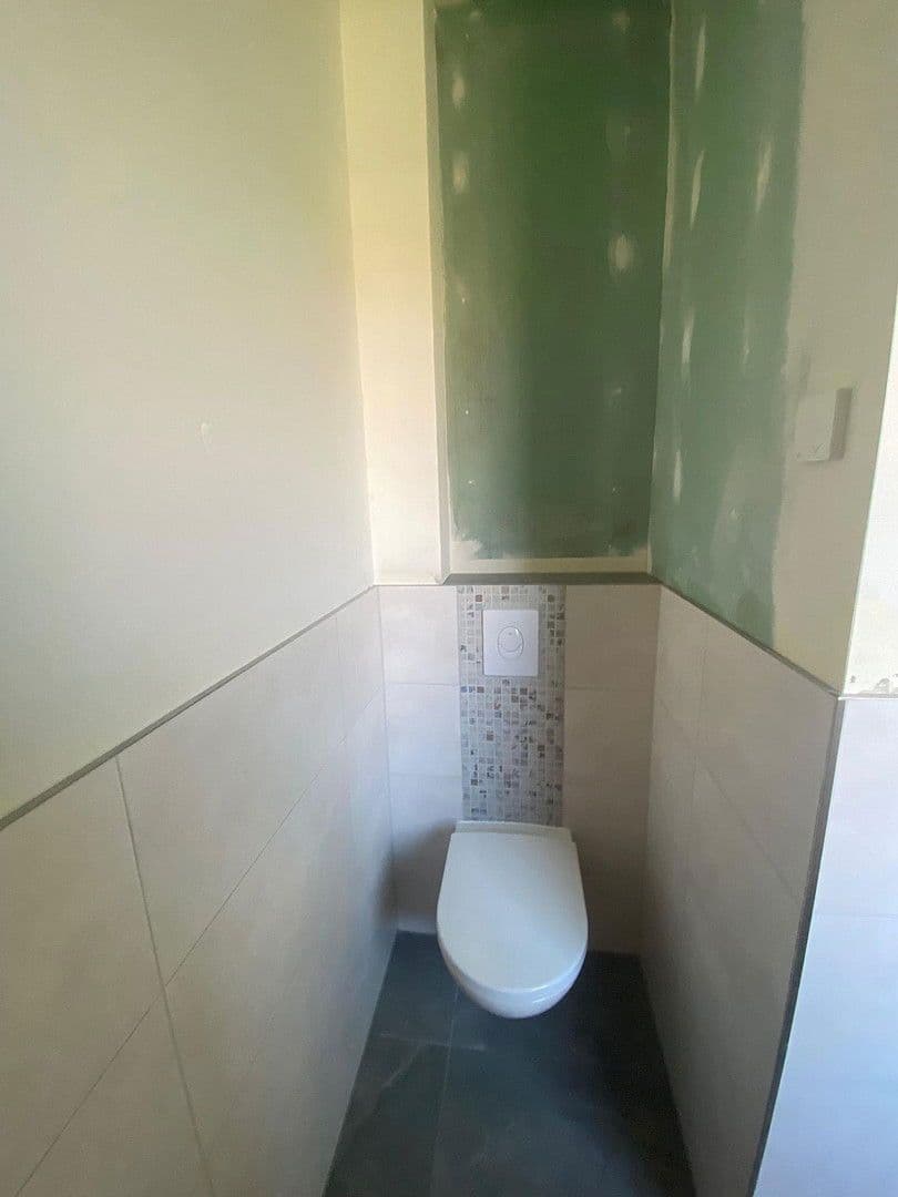 Predaj domu 151 m², pozemek 900 m², Ponnsdorfer Weg 4, Sonnewalde, Brandenbursko Predaj domu 151 m², pozemek 900 m², Ponnsdorfer Weg 4, Sonnewalde, Brandenbursko