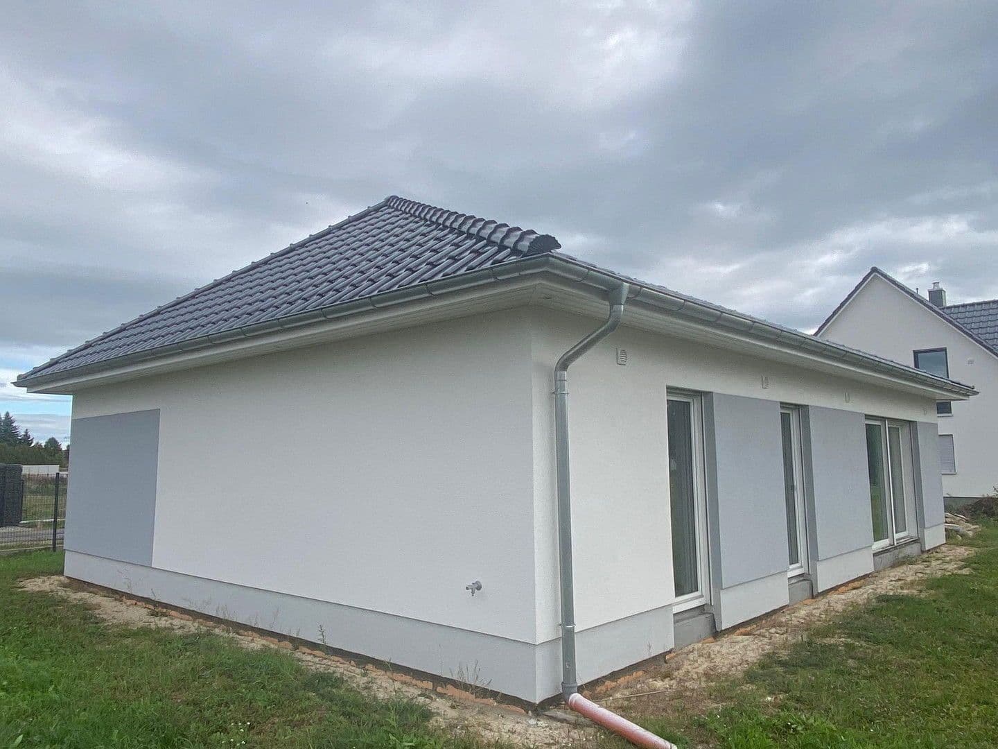 Predaj domu 151 m², pozemek 900 m², Ponnsdorfer Weg 4, Sonnewalde, Brandenbursko Predaj domu 151 m², pozemek 900 m², Ponnsdorfer Weg 4, Sonnewalde, Brandenbursko