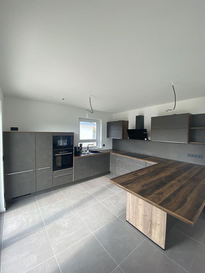 Predaj domu 151 m², pozemek 920 m², Ponnsdorfer Weg 4 A, Sonnewalde, Brandenbursko Predaj domu 151 m², pozemek 920 m², Ponnsdorfer Weg 4 A, Sonnewalde, Brandenbursko