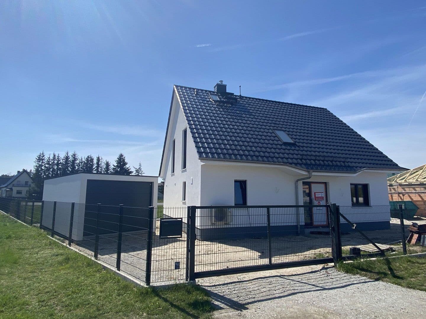 Predaj domu 151 m², pozemek 920 m², Ponnsdorfer Weg 4 A, Sonnewalde, Brandenbursko Predaj domu 151 m², pozemek 920 m², Ponnsdorfer Weg 4 A, Sonnewalde, Brandenbursko