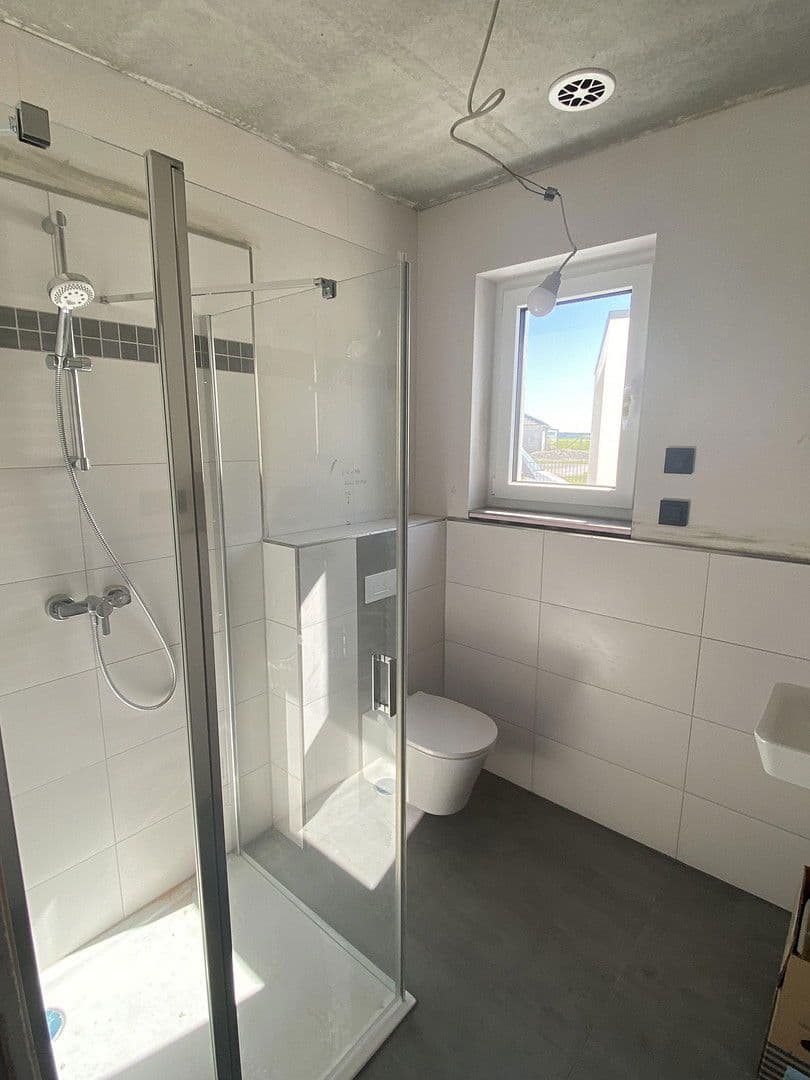 Predaj domu 151 m², pozemek 920 m², Ponnsdorfer Weg 4 A, Sonnewalde, Brandenbursko Predaj domu 151 m², pozemek 920 m², Ponnsdorfer Weg 4 A, Sonnewalde, Brandenbursko