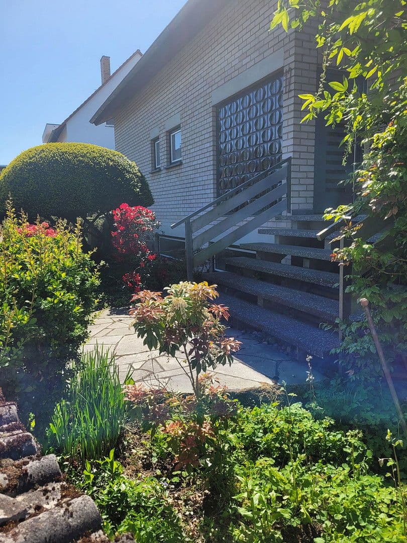 Predaj domu 120 m², pozemek 555 m², Groß-Umstadt, Hesensko Predaj domu 120 m², pozemek 555 m², Groß-Umstadt, Hesensko