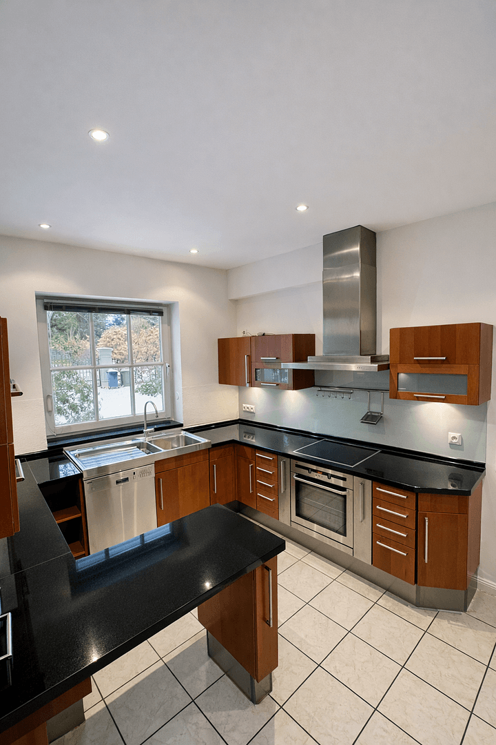 Prenájom domu 198 m², pozemek 1.068 m², Hamburg, Hamburg Prenájom domu 198 m², pozemek 1.068 m², Hamburg, Hamburg