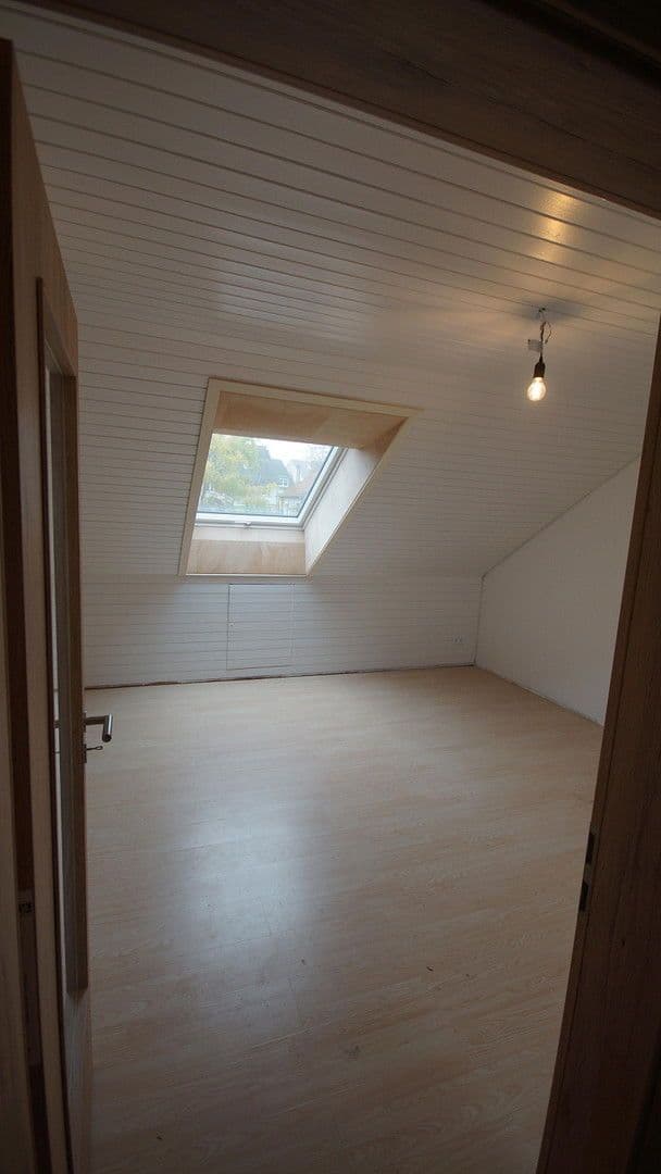 Prenájom domu 150 m², pozemek 130 m², Köpfertstr.68, Plieningen, Bádensko-Wurttembersko Prenájom domu 150 m², pozemek 130 m², Köpfertstr.68, Plieningen, Bádensko-Wurttembersko