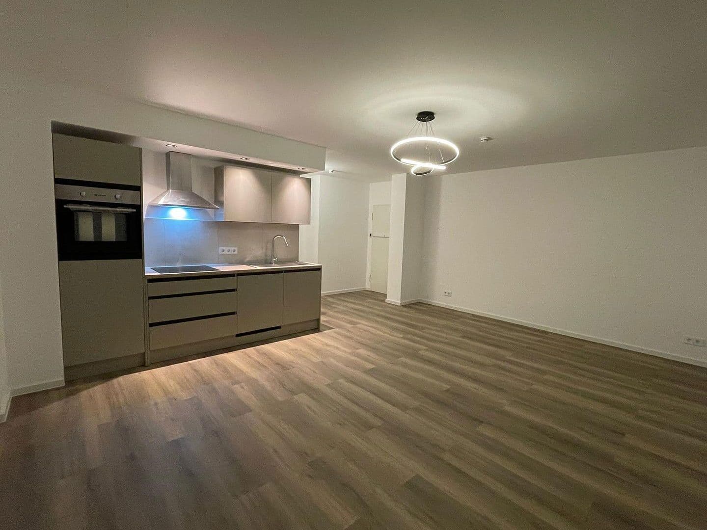 Prenájom bytu 2-izbový 56 m², Taunusstraße 7, Kerpen, Severné Porýnie - Westfálsko Prenájom bytu 2-izbový 56 m², Taunusstraße 7, Kerpen, Severné Porýnie - Westfálsko