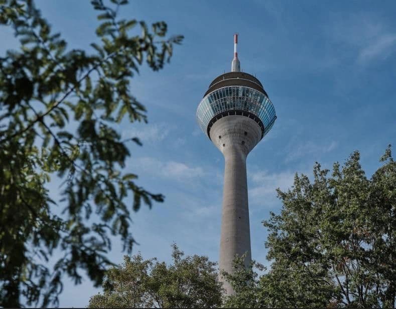 Predaj bytu 4-izbový 122 m², Florastraße, Düsseldorf, Severné Porýnie - Westfálsko Predaj bytu 4-izbový 122 m², Florastraße, Düsseldorf, Severné Porýnie - Westfálsko