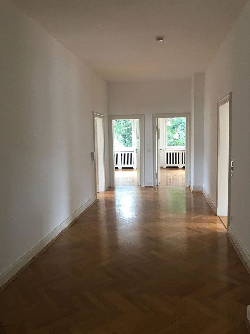 Prenájom bytu 3-izbový 151 m², Mannheim, Bádensko-Wurttembersko Prenájom bytu 3-izbový 151 m², Mannheim, Bádensko-Wurttembersko