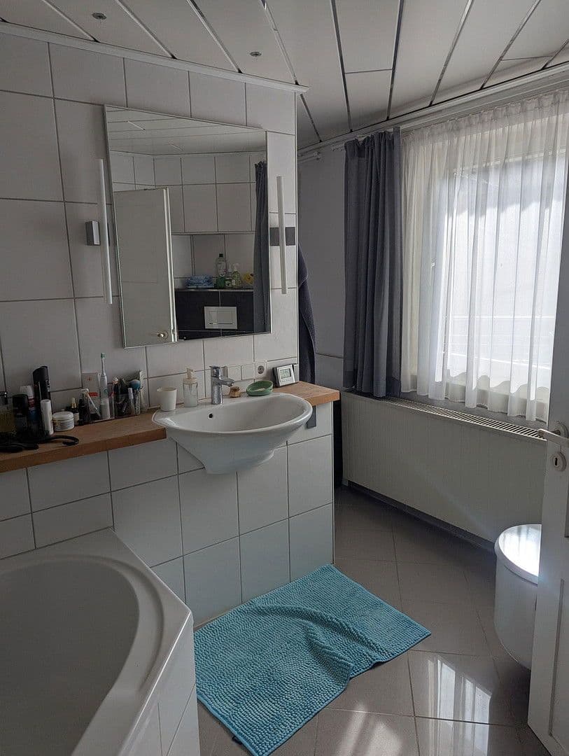 Predaj domu 200 m², pozemek 150 m², Haupt Str, 22, Külsheim, Bádensko-Wurttembersko Predaj domu 200 m², pozemek 150 m², Haupt Str, 22, Külsheim, Bádensko-Wurttembersko