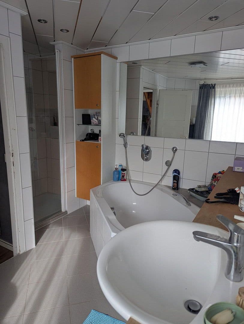 Predaj domu 200 m², pozemek 150 m², Haupt Str, 22, Külsheim, Bádensko-Wurttembersko Predaj domu 200 m², pozemek 150 m², Haupt Str, 22, Külsheim, Bádensko-Wurttembersko