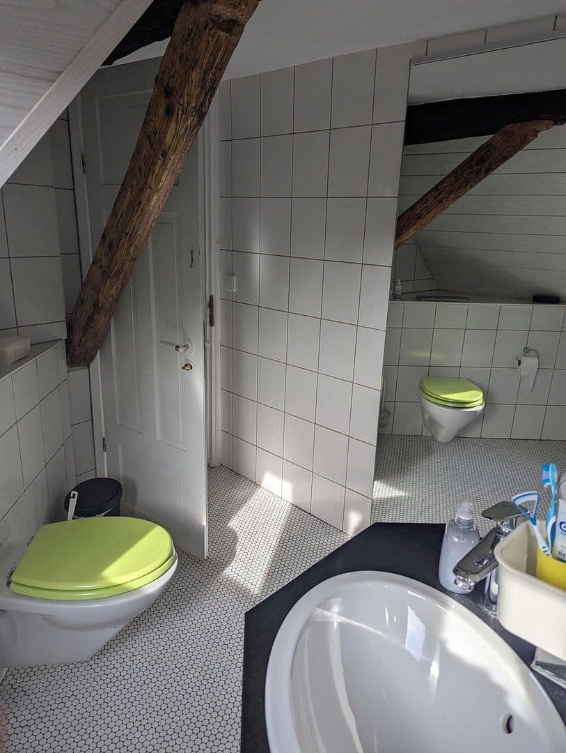 Predaj domu 200 m², pozemek 150 m², Haupt Str, 22, Külsheim, Bádensko-Wurttembersko Predaj domu 200 m², pozemek 150 m², Haupt Str, 22, Külsheim, Bádensko-Wurttembersko