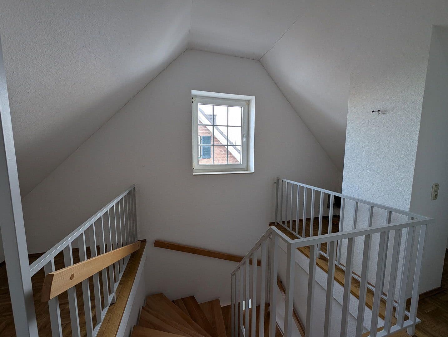 Prenájom domu 151 m², pozemek 344 m², Erftstadt, Severné Porýnie - Westfálsko Prenájom domu 151 m², pozemek 344 m², Erftstadt, Severné Porýnie - Westfálsko