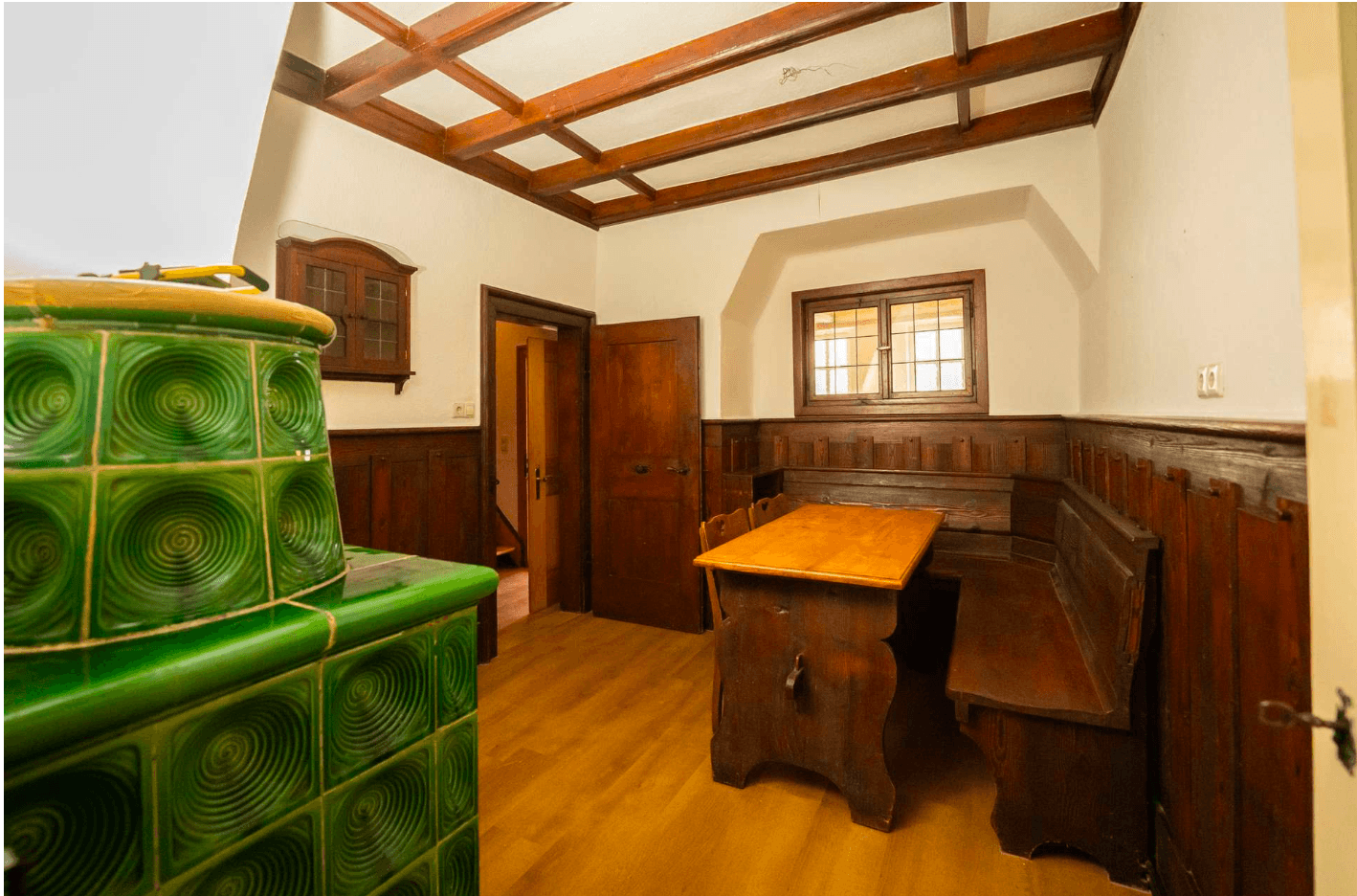 Prenájom bytu 4-izbový 114 m², Saalstraße 5, Jena, Durínsko Prenájom bytu 4-izbový 114 m², Saalstraße 5, Jena, Durínsko