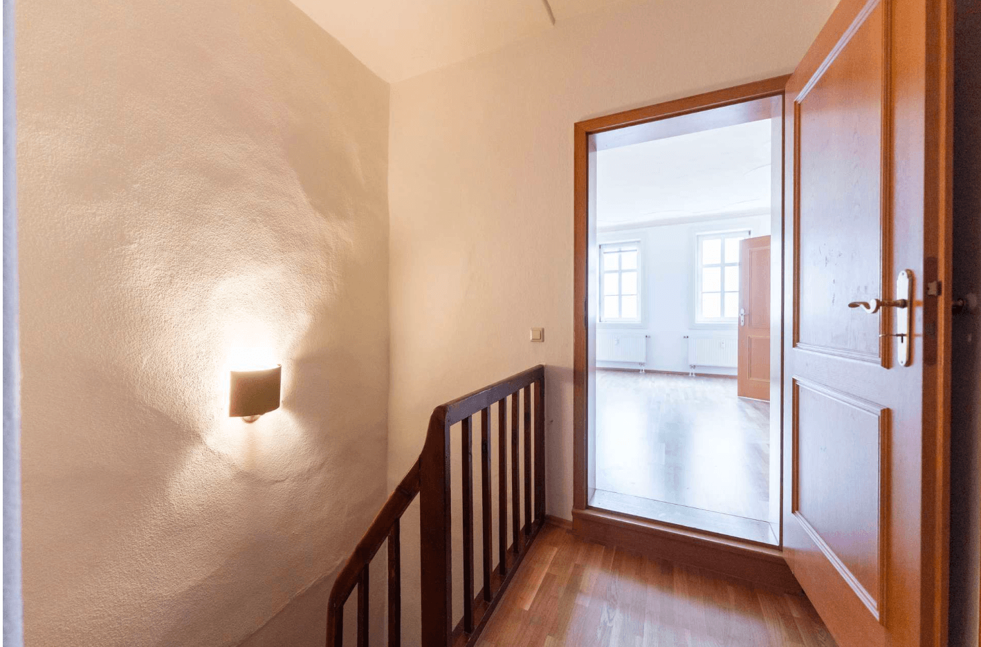 Prenájom bytu 4-izbový 114 m², Saalstraße 5, Jena, Durínsko Prenájom bytu 4-izbový 114 m², Saalstraße 5, Jena, Durínsko